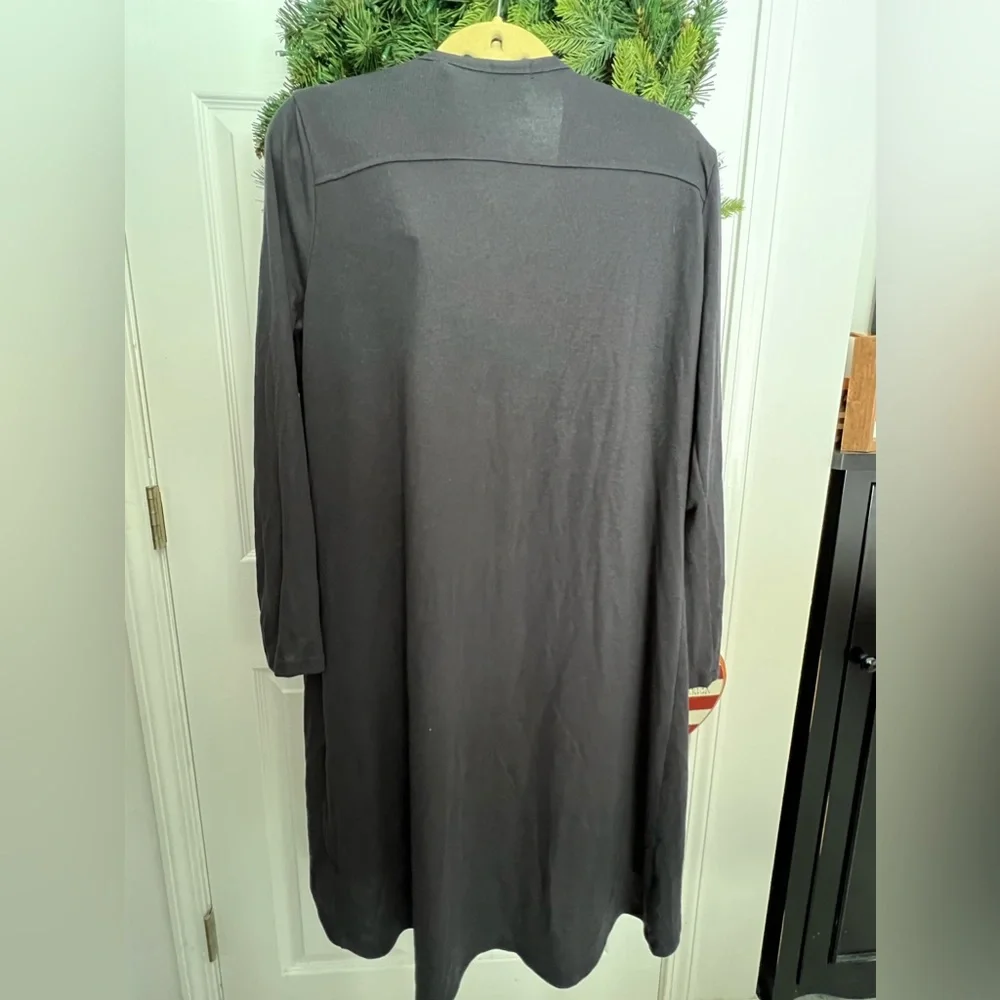 Duster nwot button up, looks gray but is blackish gray,size large - Picture 6 of 8
